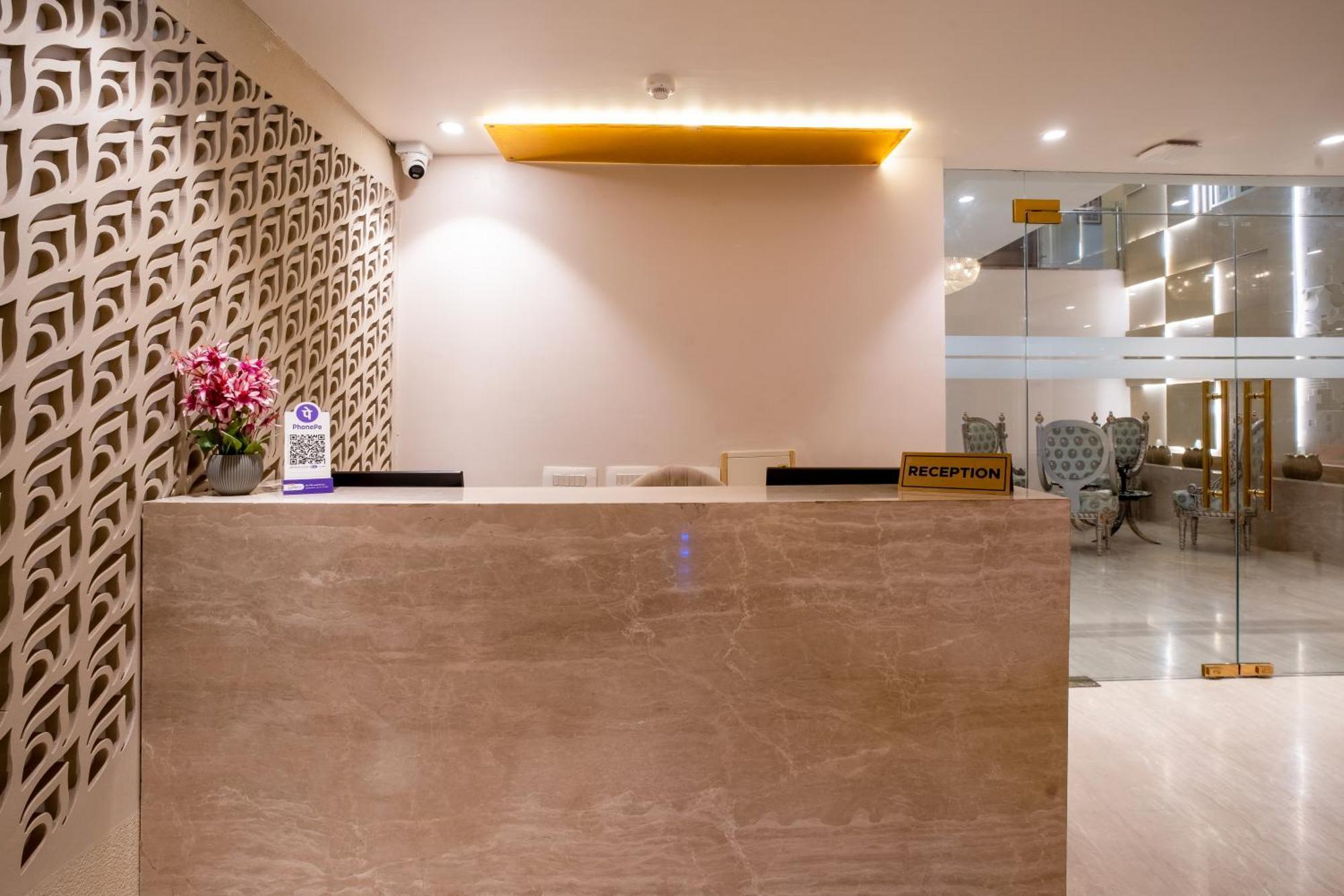 Hotel Ginger Palace Delhi Airport Нью-Дели Экстерьер фото