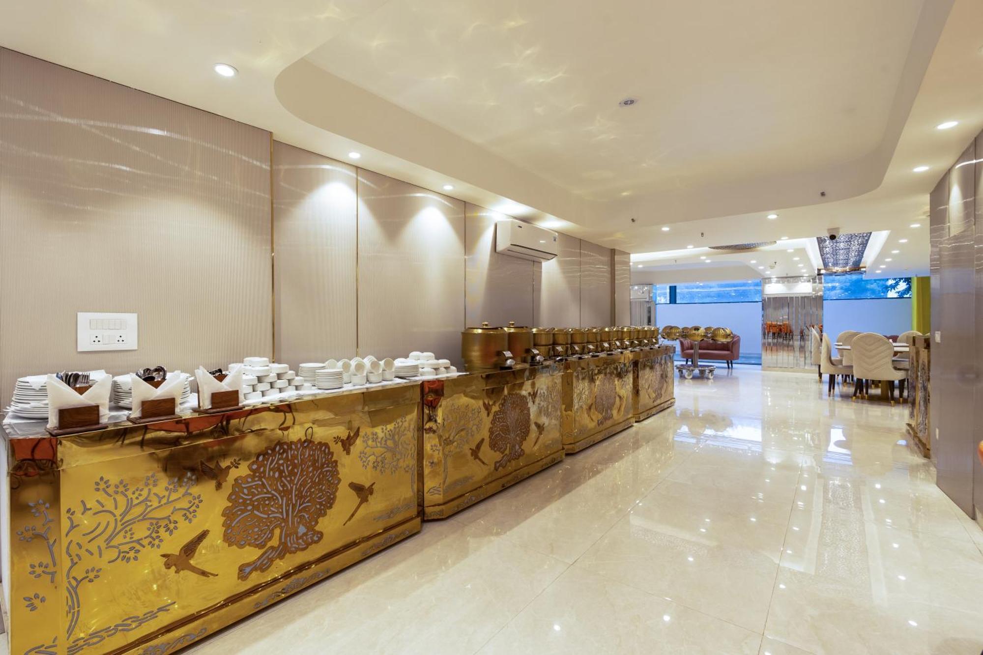 Hotel Ginger Palace Delhi Airport Нью-Дели Экстерьер фото