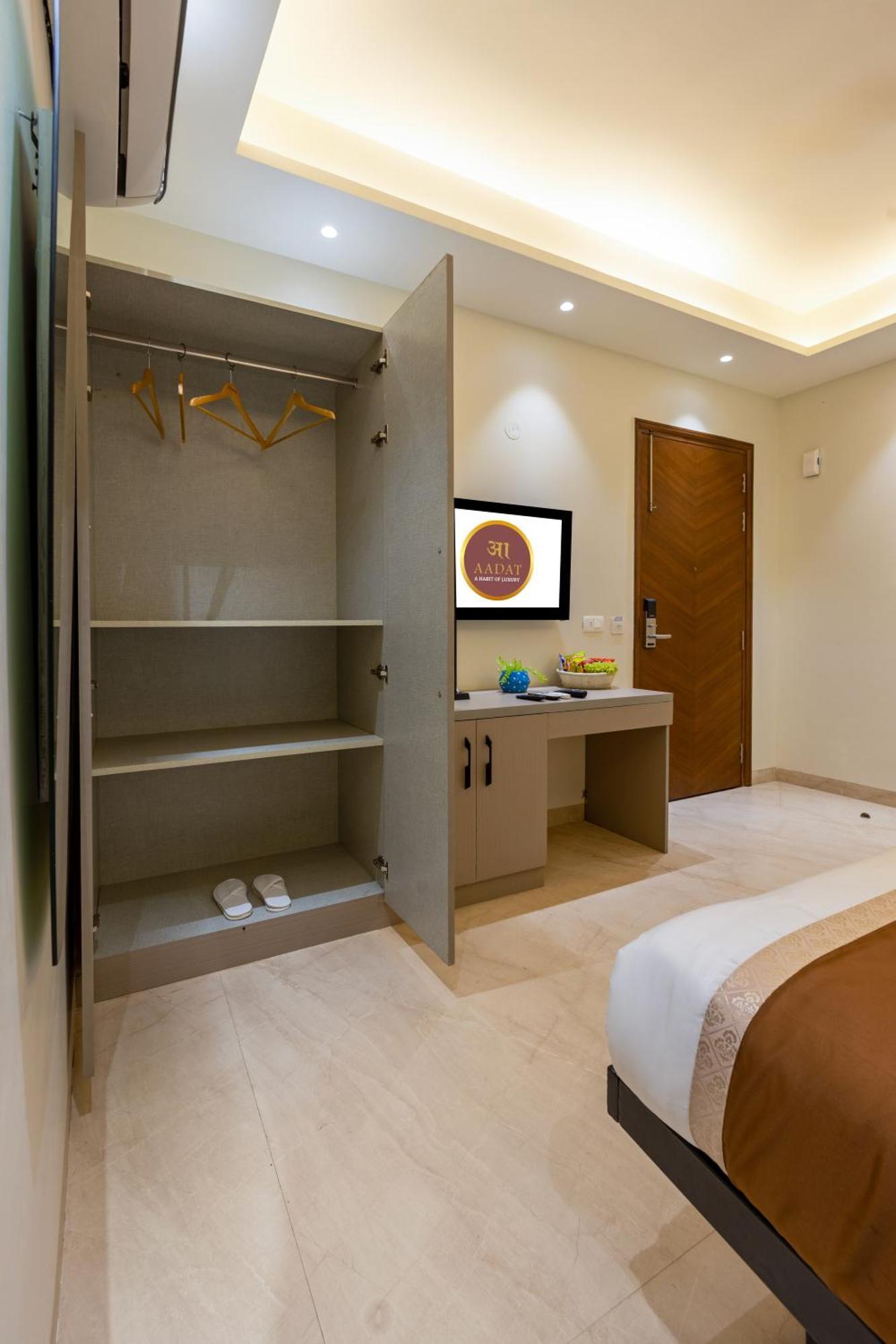 Hotel Ginger Palace Delhi Airport Нью-Дели Экстерьер фото