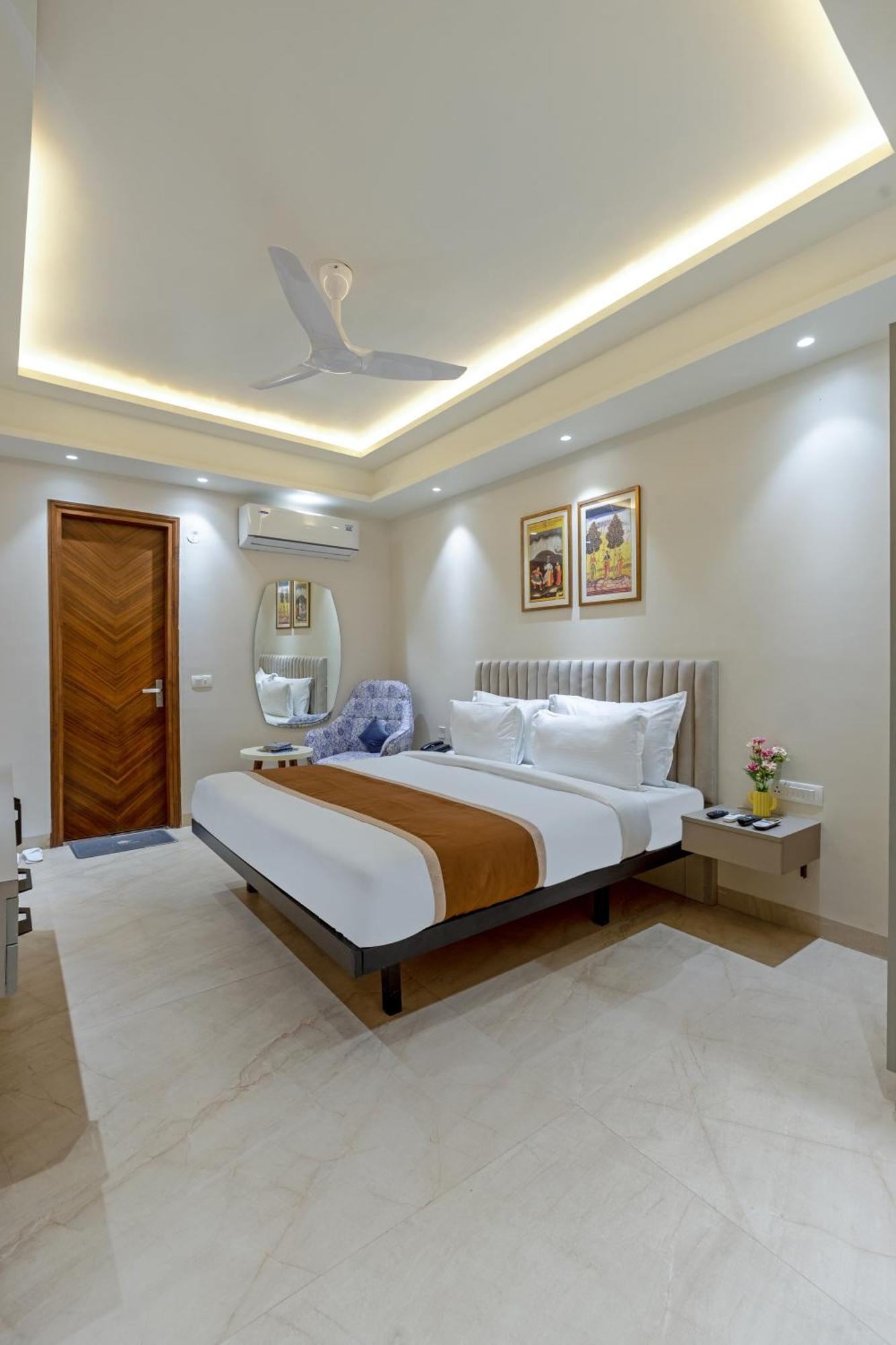 Hotel Ginger Palace Delhi Airport Нью-Дели Экстерьер фото